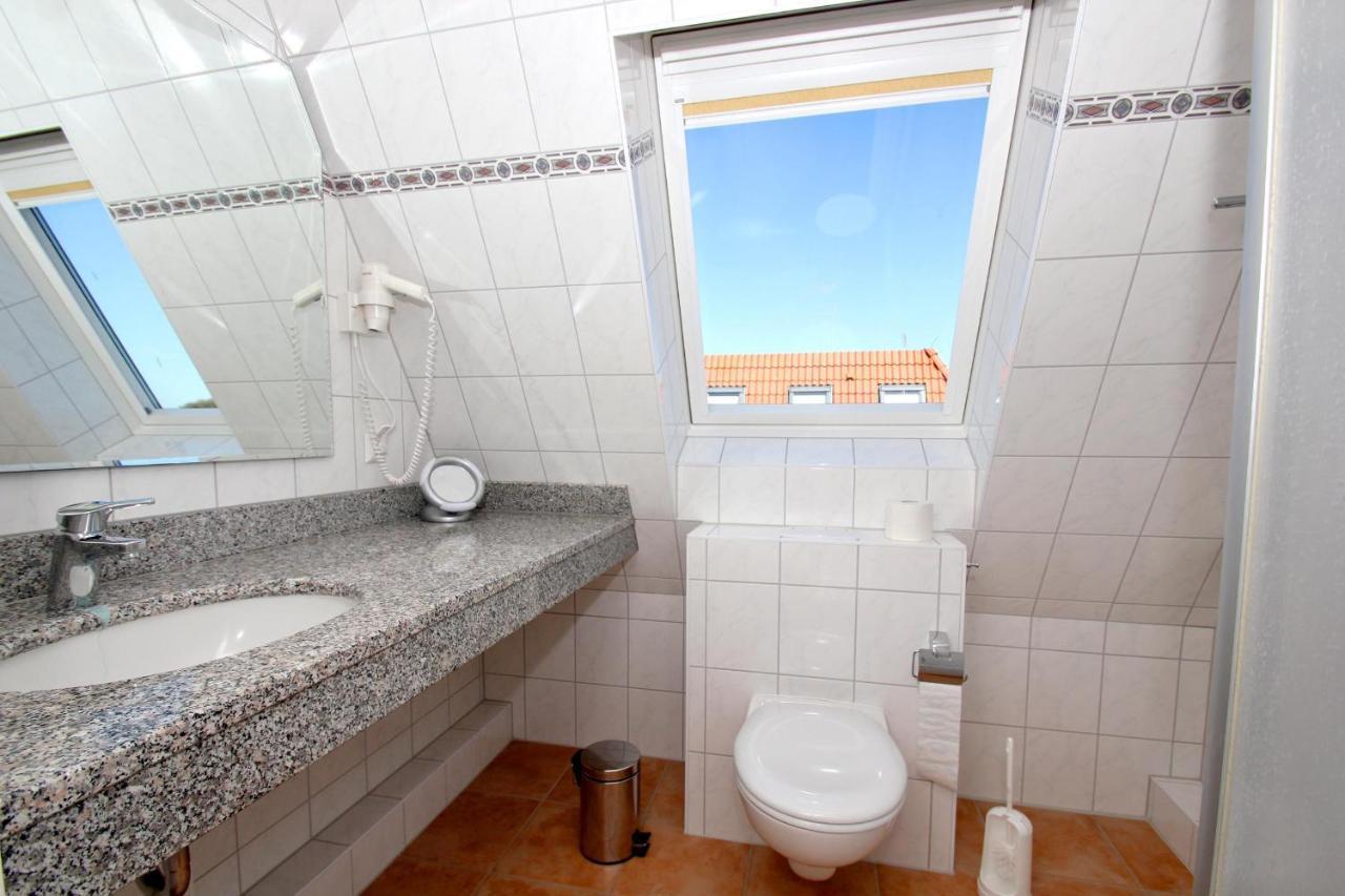 Hafennahe Ferienwohnung Mit Balkon Und Meerblick - Hafenhaeuser Wiek Wohnung 06 Wiek auf Rügen Exterior foto